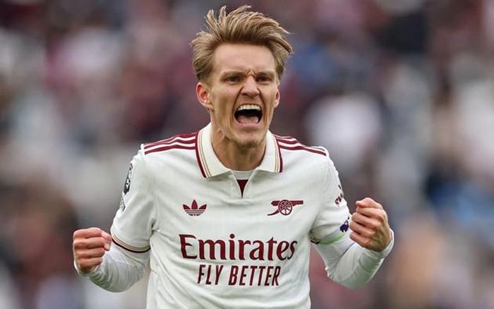 Odegaard tạo khác biệt sau khi vào sân.