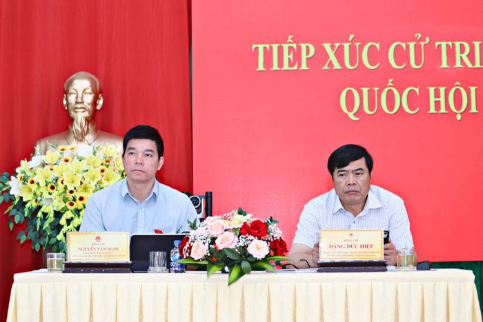 Các ông: Đặng Đức Hiệp, Ủy viên Ban Thường vụ Tỉnh ủy, Phó Trưởng đoàn chuyên trách Đoàn ĐBQH tỉnh, Ủy viên Ủy ban Quốc phòng, An ninh và Đối ngoại; Nguyễn Văn Ngọc, Phó Hiệu trưởng Trường Đại học Đà Lạt, Ủy viên Ủy ban Khoa học, Công nghệ và Môi trường Quốc hội chủ trì hội nghị