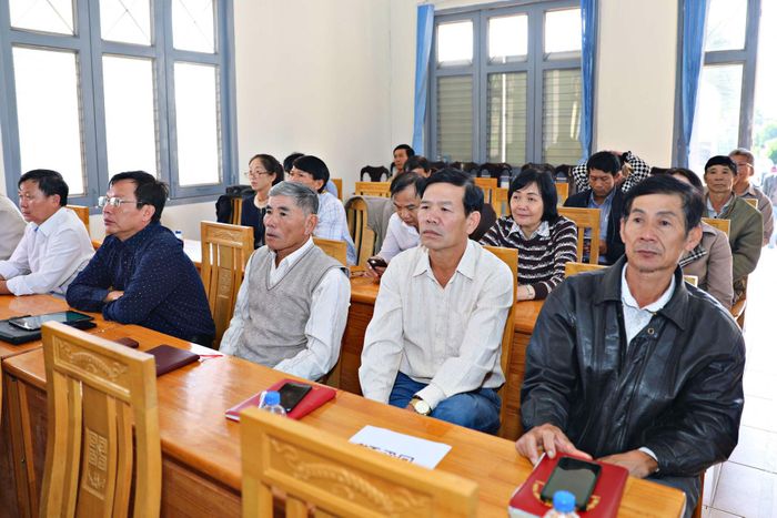 Cử tri xã Hiệp Thạnh tham dự hội nghị