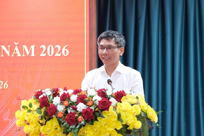 Phó Chủ tịch Hội Nhà báo tỉnh Lâm Đồng, Phó Giám đốc Báo và Phát thanh, Truyền hình Lâm Đồng Vũ Ngọc Tú phát biểu và thông tin về Đại hội Hội Nhà báo tỉnh nhiệm kỳ 2026 - 2030 diễn ra sắp tới