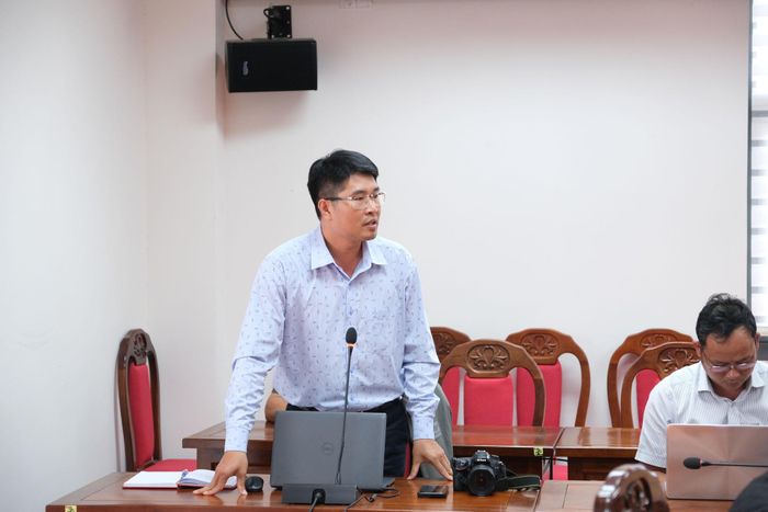 Các nhà báo, phóng viên nêu câu hỏi tại hội nghị