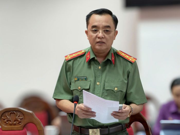 Đại tá Huỳnh Ngọc Liêm, Phó Giám đốc Công an tỉnh Lâm Đồng cung cấp thông tin tại hội nghị