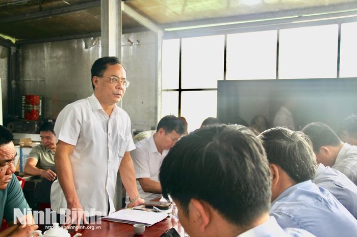 Lãnh đạo Sở Nông nghiệp và Môi trường làm việc với đại diện chính quyền xã Bình An, Ban Quản lý Chợ đầu mối gia súc, gia cầm Hà Nam.
