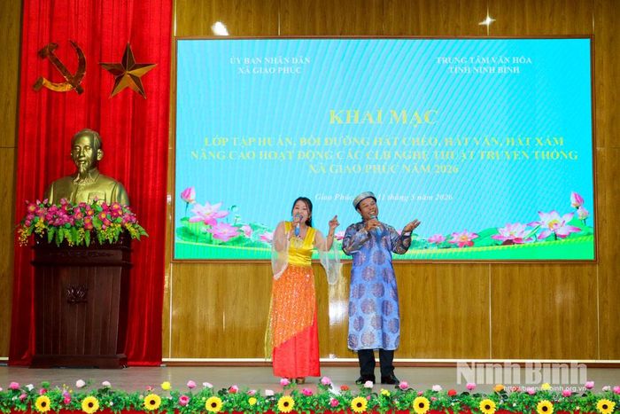 Tiết mục biểu diễn văn nghệ của học viên tham dự lớp tập huấn.