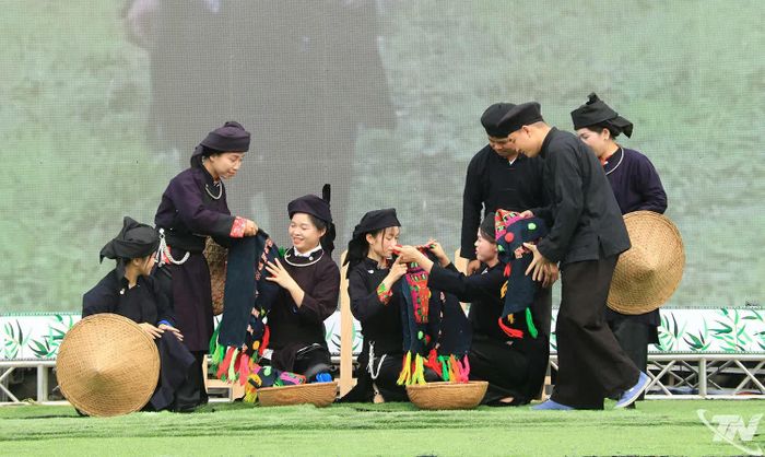 Hoạt cảnh tái hiện truyền thống Chợ tình Xuân Dương tại Lễ khai mạc.