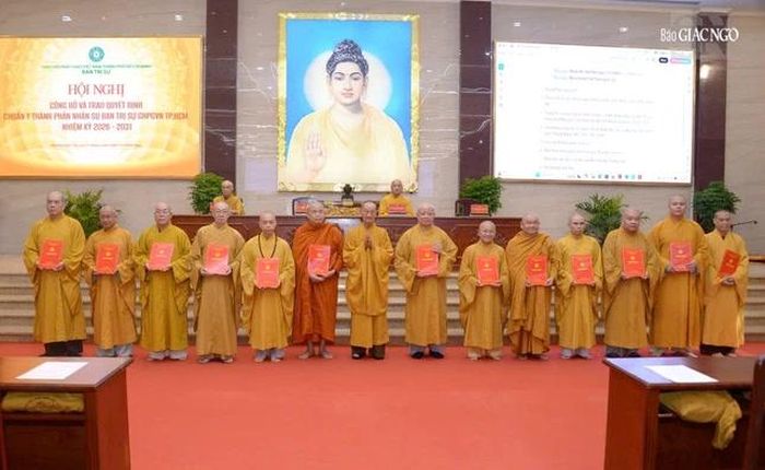 Chư tôn đức nhận quyết định
