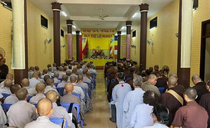 Quang cảnh phiên họp