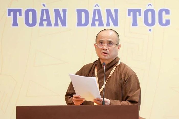 Thượng tọa Thích Tâm Hải đại diện GHPGVN trình bày tham luận tại Trung tâm thảo luận số 1