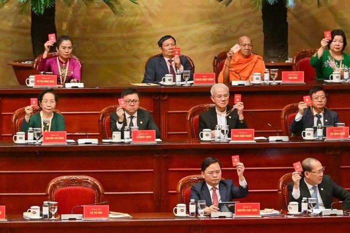Biểu quyết thông qua chương trình đại hội