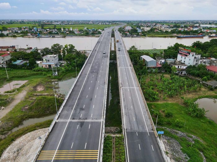Thúc đẩy công nghiệp xanh, công nghiệp sinh thái, phát triển hạ tầng giao thông.