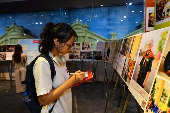 Không gian Trưng bày kết hợp QR audio nhân vật để khách tham quan có thể lắng nghe câu chuyện chân thực hơn