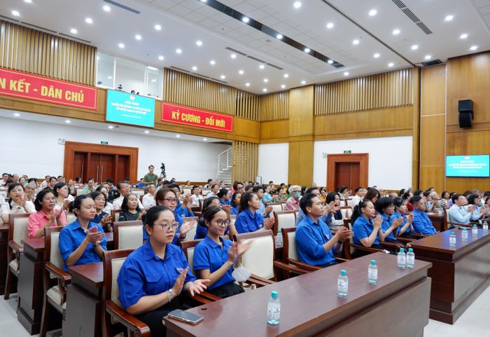 Cử tri tham dự hội nghị
