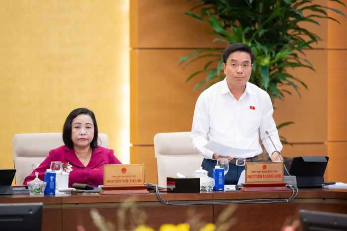 Phó Chủ tịch Quốc hội Nguyễn Doãn Anh điều hành nội dung họp.