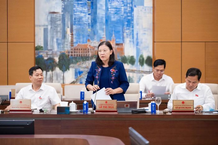 Chủ nhiệm Ủy ban Dân nguyện và Giám sát của Quốc hội Lê Thị Nga trình bày báo cáo công tác dân nguyện của Quốc hội tháng 3 và tháng 4/2026.