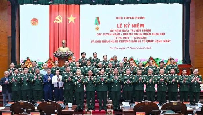 Đại tướng Nguyễn Trọng Nghĩa, Chủ nhiệm Tổng cục Chính trị QĐND Việt Nam và các đại biểu.