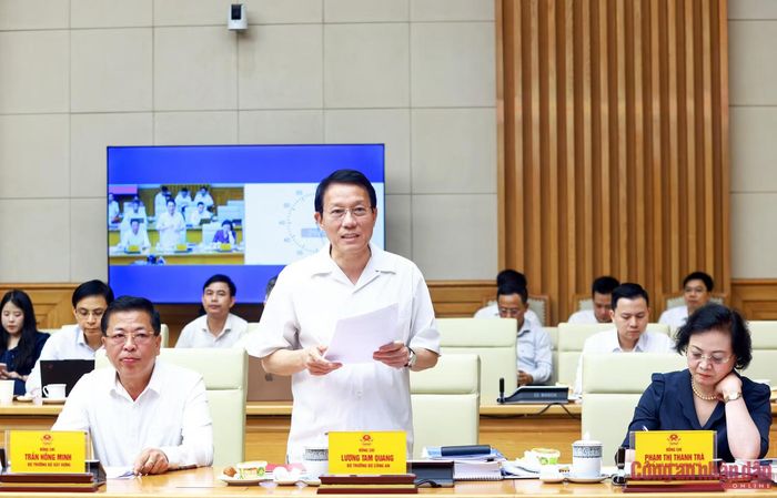 Bộ trưởng Lương Tam Quang nhấn mạnh quan điểm là không cầu toàn nhưng không nóng vội, phải vừa làm, vừa rút kinh nghiệm, lấy thực tiễn làm thước đo.