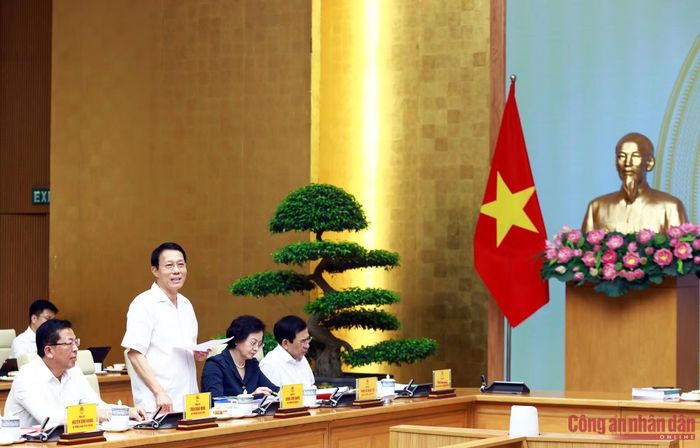 Bộ trưởng Lương Tam Quang khẳng định, Bộ Công an sẽ phối hợp chặt chẽ với các bộ, ngành liên quan để hoàn thành các mục tiêu Chính phủ đã giao trong Đề án 06 và tiến tới chuyển đổi số quốc gia một cách thực chất, hiệu quả nhất.
