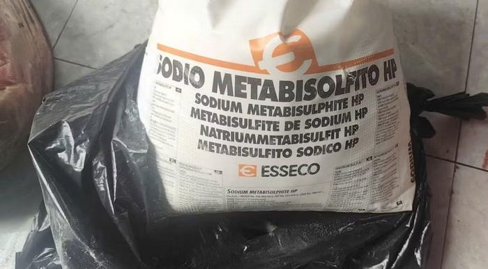 Hóa chất Sodium Metabisulphite các đối tượng dùng để ngâm thịt bò được tươi hơn và bảo quản được lâu hơn.