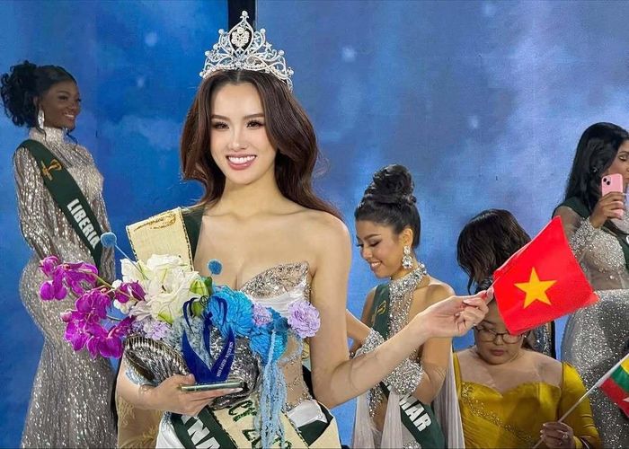 Trịnh Mỹ Anh giành ngôi vị Miss Earth Water 2025.