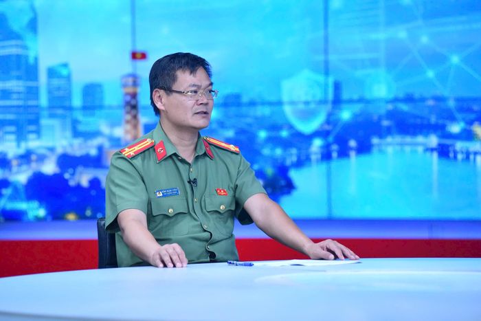 Thượng tá Đặng Mạnh Cường, Phó Trưởng phòng An ninh mạng và phòng, chống tội phạm sử dụng công nghệ cao, Công an thành phố Hà Nội, tại chương trình. Ảnh: Phan Anh