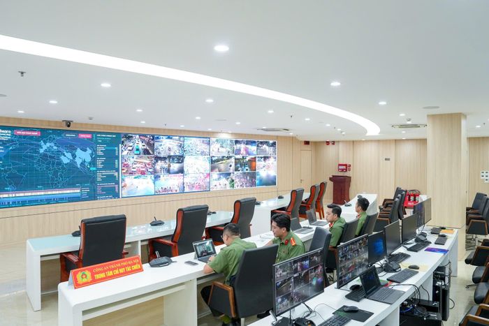 Lực lượng an ninh mạng và phòng, chống tội phạm sử dụng công nghệ cao, Công an thành phố Hà Nội túc trực 24/7 để bảo vệ an toàn cho người dân trên không gian mạng. Ảnh: Khánh Huy