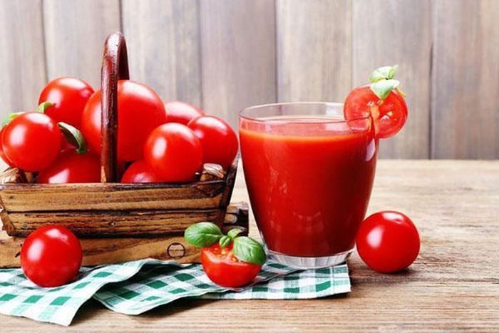 Nước ép cà chua có tác dụng sinh tân, chỉ khát và thanh nhiệt.