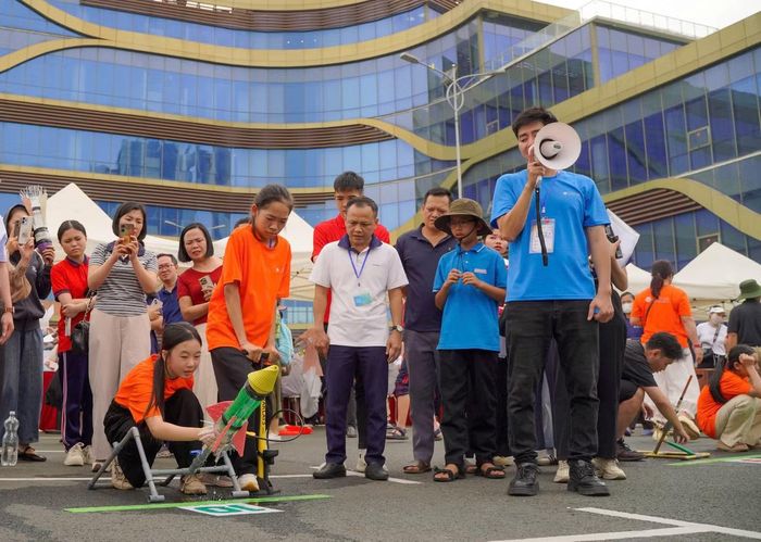 Rất nhiều đội tuyển tại vòng Chung kết VSAR có sự xuất hiện của những “bóng hồng” vừa giỏi vừa xinh. (Ảnh: TPO)
