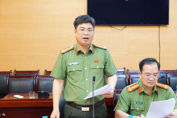 Thượng tá Trần Văn Quang, Ủy viên Ban Thường vụ Đảng ủy, Trưởng phòng Tổ chức cán bộ, Ủy viên kiêm chức UBKT Đảng ủy CATP, phát biểu tại hội nghị
