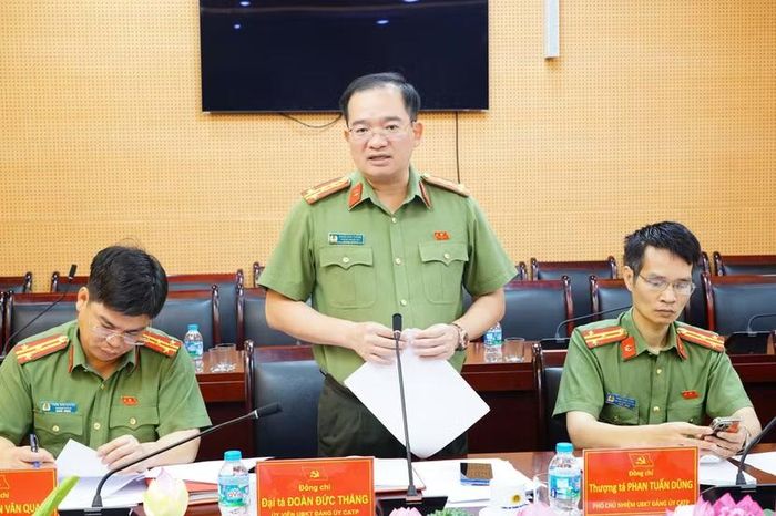 Đại tá Đoàn Đức Thắng, Chánh thanh tra CATP, Ủy viên kiêm chức UBKT Đảng ủy CATP, phát biểu tại hội nghị 