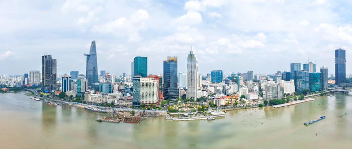 Trong nhiều năm qua, Bộ Chính trị ban hành nhiều nghị quyết để thúc đẩy và phát triển TP.HCM. Ảnh: THUẬN VĂN