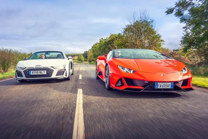  Trước đó, Audi R8 chia sẻ công nghệ với siêu xe Lamborghini Gallardo, và sau này là Huracan. Cả 2 thương hiệu này vốn đều là công ty con của tập đoàn Volkswagen. 