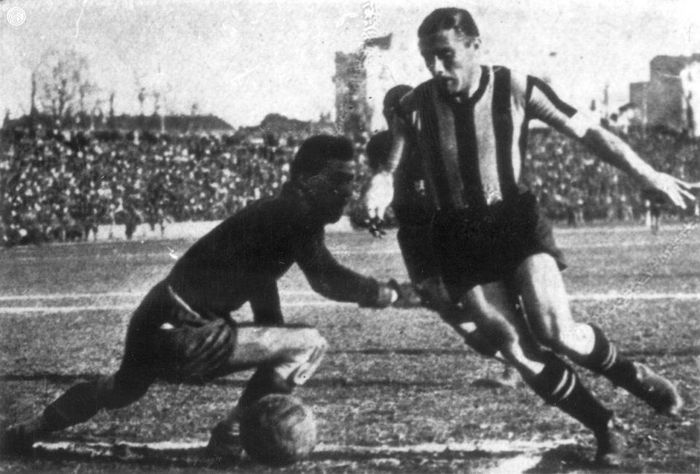 Giuseppe Meazza đội tuyển Italy là người giành danh hiệu cầu thủ xuất sắc nhất giải năm đó