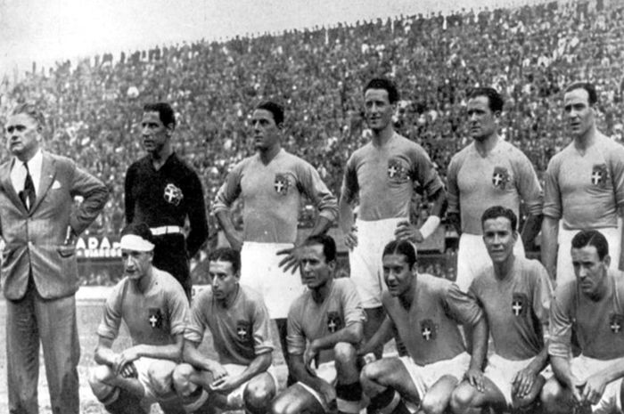 Dưới bóng Mussolini, tuyển Ý vẫn chinh phục thế giới bằng thực lực