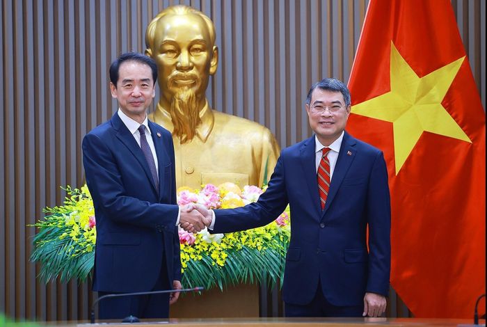 Thủ tướng Lê Minh Hưng tiếp ông Hà Vĩ, Đại sứ Trung Quốc tại Việt Nam