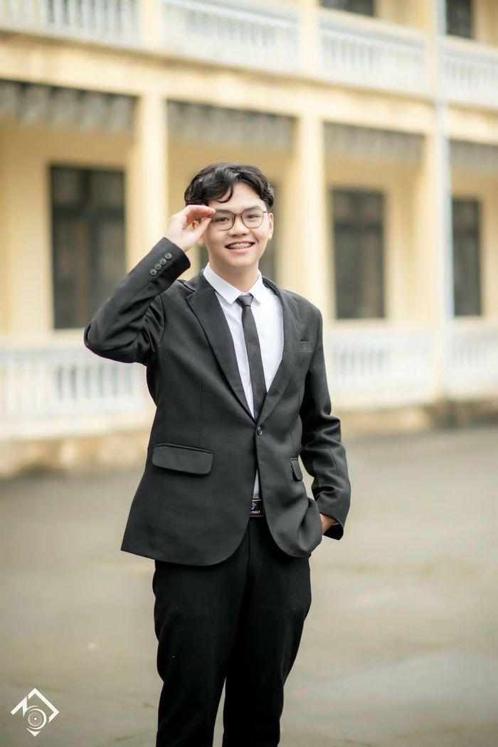 Vũ Việt Tiến từng là thủ khoa TSA đợt 1 năm 2024 với số điểm 95,85 và hiện duy trì GPA tuyệt đối 4.0/4.0.