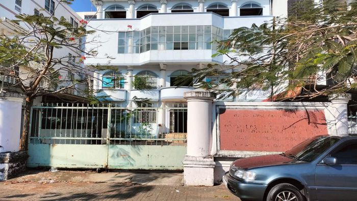 Khu đất trụ sở (cũ) của Sở Văn hóa, Thể thao và Du lịch tỉnh Cà Mau. Cả hai khu đất công này được giao cho Trung tâm phát triển quỹ đất tỉnh Cà Mau quản lý, khai thác. Ảnh: Tân Lộc