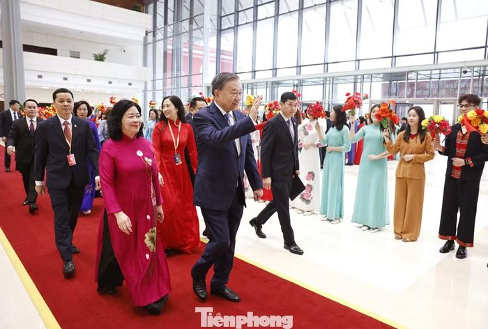 Tổng Bí thư, Chủ tịch nước Tô Lâm; Chủ tịch Ủy ban Trung ương MTTQ Việt Nam Bùi Thị Minh Hoài và các đại biểu tham dự khai mạc trọng thể Đại hội MTTQ Việt Nam lần thứ XI.