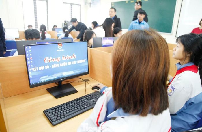 Công trình thanh niên "Kết nối số - Nâng bước em tới trường" hỗ trợ học sinh học tập, chuyển đổi số.