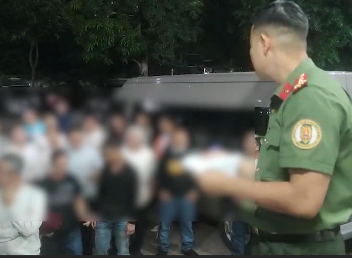Tiếp nhận 33 công dân Việt Nam bị Mỹ trục xuất.