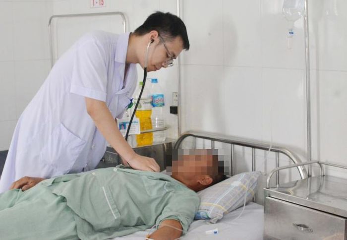 Ông T. được theo dõi tại bệnh viện. Ảnh: MT.