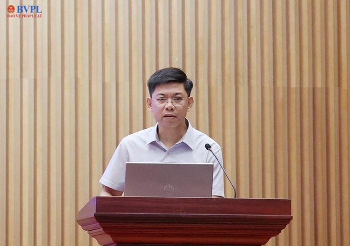  Báo cáo viên thuộc Văn phòng Trung ương Đảng hướng dẫn nội dung tập huấn tại Hội nghị.