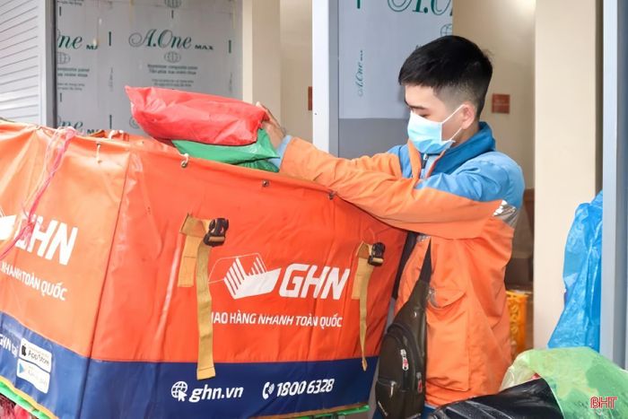  Người mua hàng nên ưu tiên lựa chọn các đơn vị bán hàng và giao hàng uy tín khi đặt mua sản phẩm trên mạng xã hội. 