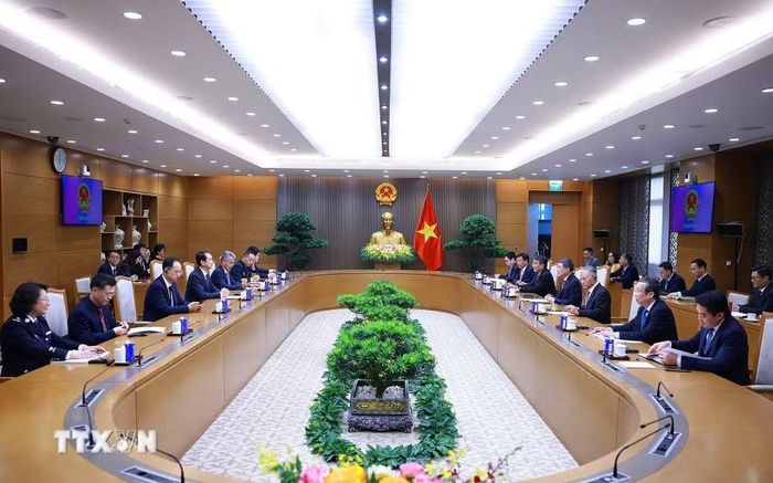 Thủ tướng Lê Minh Hưng tiếp ông Hà Vĩ, Đại sứ Trung Quốc tại Việt Nam. (Ảnh: Dương Giang/TTXVN)