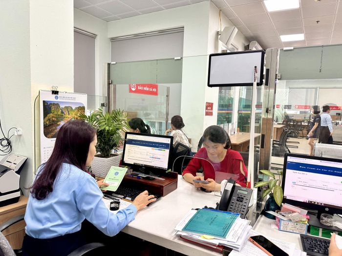 Giải quyết thủ tục hành chính liên quan BHXH.