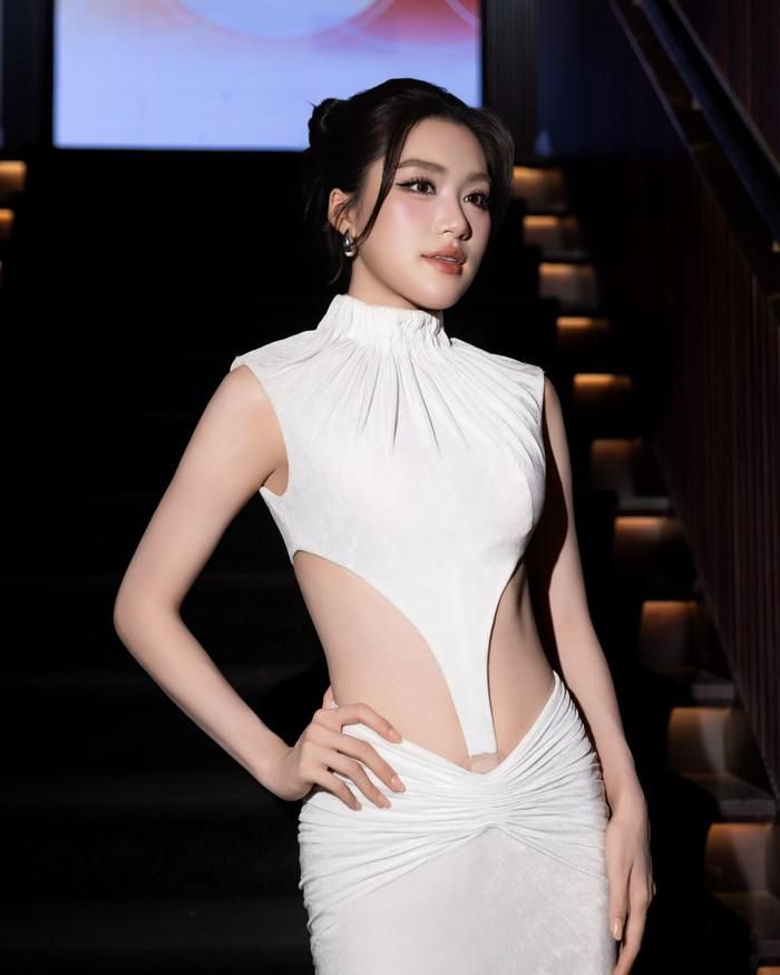 Nhan sắc của Phương Oanh được nhận xét ngày càng thăng hạng rõ rệt. Ảnh: FBNV