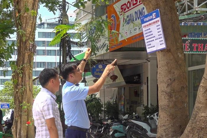 Ông Lê Vinh Quang, Đội trưởng Đội Quản lý thị trường số 2 cho biết, việc niêm yết công khai số điện thoại đường dây nóng của cơ quan chức năng và lắp đặt cân đối chứng nhằm tăng tính minh bạch trong hoạt động kinh doanh, hạn chế tình trạng cân thiếu - vấn đề vốn khá nhạy cảm tại các điểm du lịch biển đông khách.