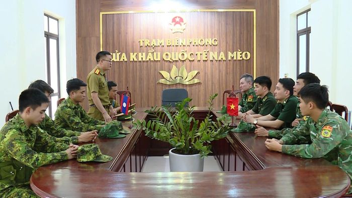 Giao ban định kỳ giữa hai lực lượng.
