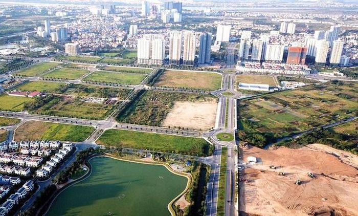 Sở Nông nghiệp và Môi trường hướng dẫn UBND các xã, phường thực hiện các nội dung quản lý nhà nước về đất đai căn cứ chỉ tiêu sử dụng đất đã được phân bổ; đồng thời thường xuyên theo dõi, kiểm tra, cập nhật kết quả thực hiện chỉ tiêu sử dụng đất của các địa phương. Ảnh minh họa
