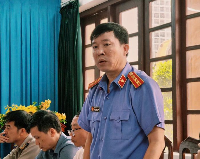 Đại diện lãnh đạo Viện Kiểm sát nhân dân khu vực 1 báo cáo kết quả kiểm sát giải quyết, thi hành án hành chính. 