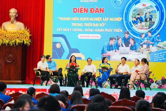 Diễn đàn thu hút khá đông doanh nhân, chủ doanh nghiệp lớn trên địa bàn 4 xã Nam Phước, Duy Nghĩa, Duy Xuyên, Thu Bồn tham dự và chia sẻ kinh nghiệm. Ảnh: T.S